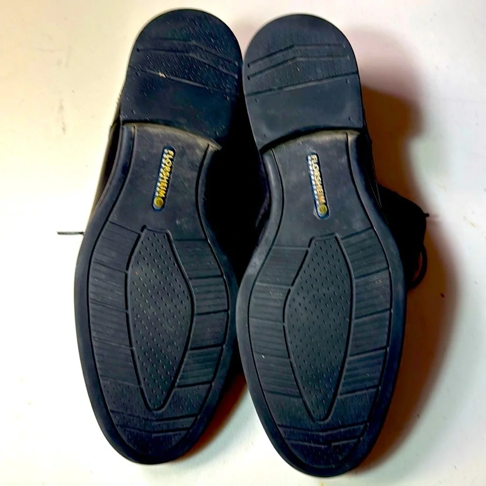 Florsheim Black Oxford Shoes with Cap Toe and Lace-Up Design